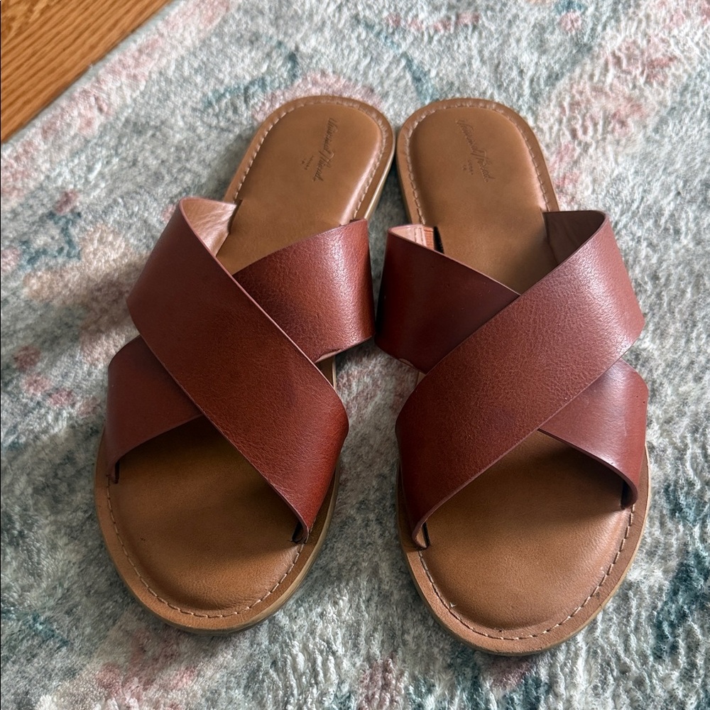 Universal Thread Tan Brown Cross-Strap Slide Sandals